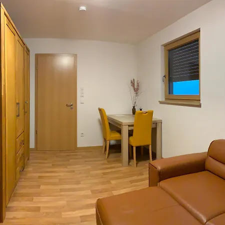 Moebliert, Abgeschlossen Und Verkehrsguenstig Gelegen Appartement *